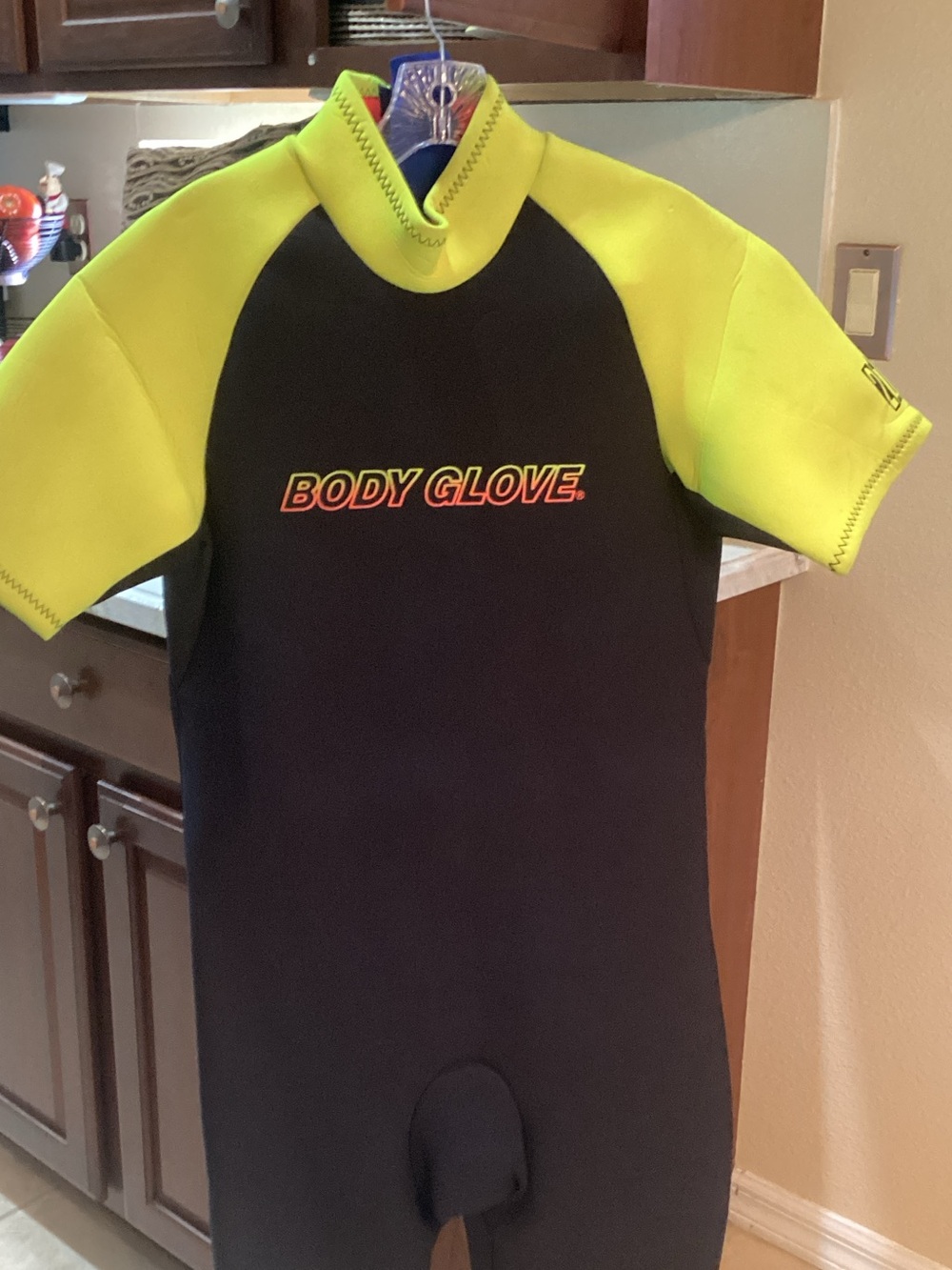 Body Glove Men’s Shorty Rashguard - Black & Neon Yellow